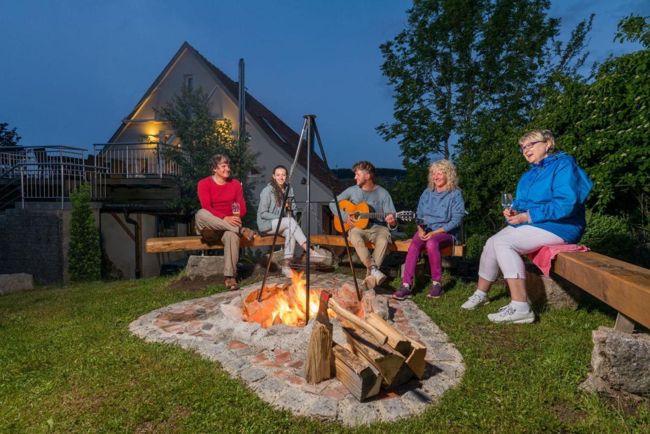 Grosses Ferienhaus Mit Sauna, Grill, Garten, Kaminofen Apartamento Schonach im Schwarzwald Exterior foto